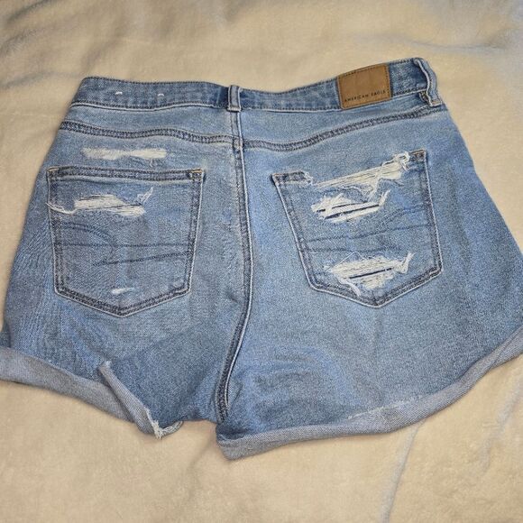 AE high Stretch mom short heavy distress Size 8 - Picture 3 of 6